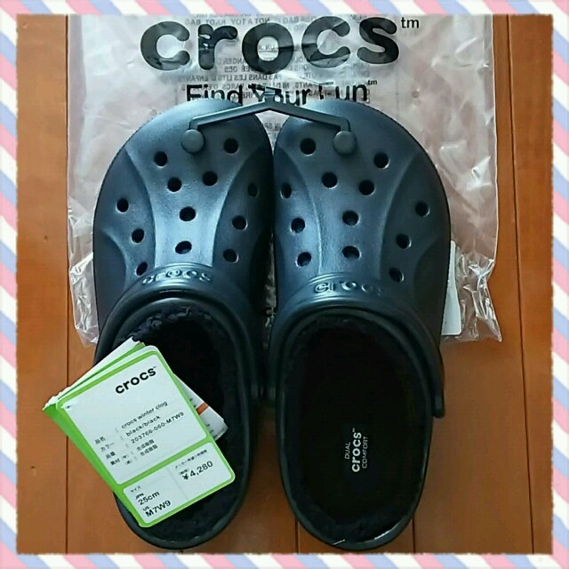 crocs(クロックス)の専用☆クロックス CROCS ブラック ボア 25㎝ レディースの靴/シューズ(サンダル)の商品写真