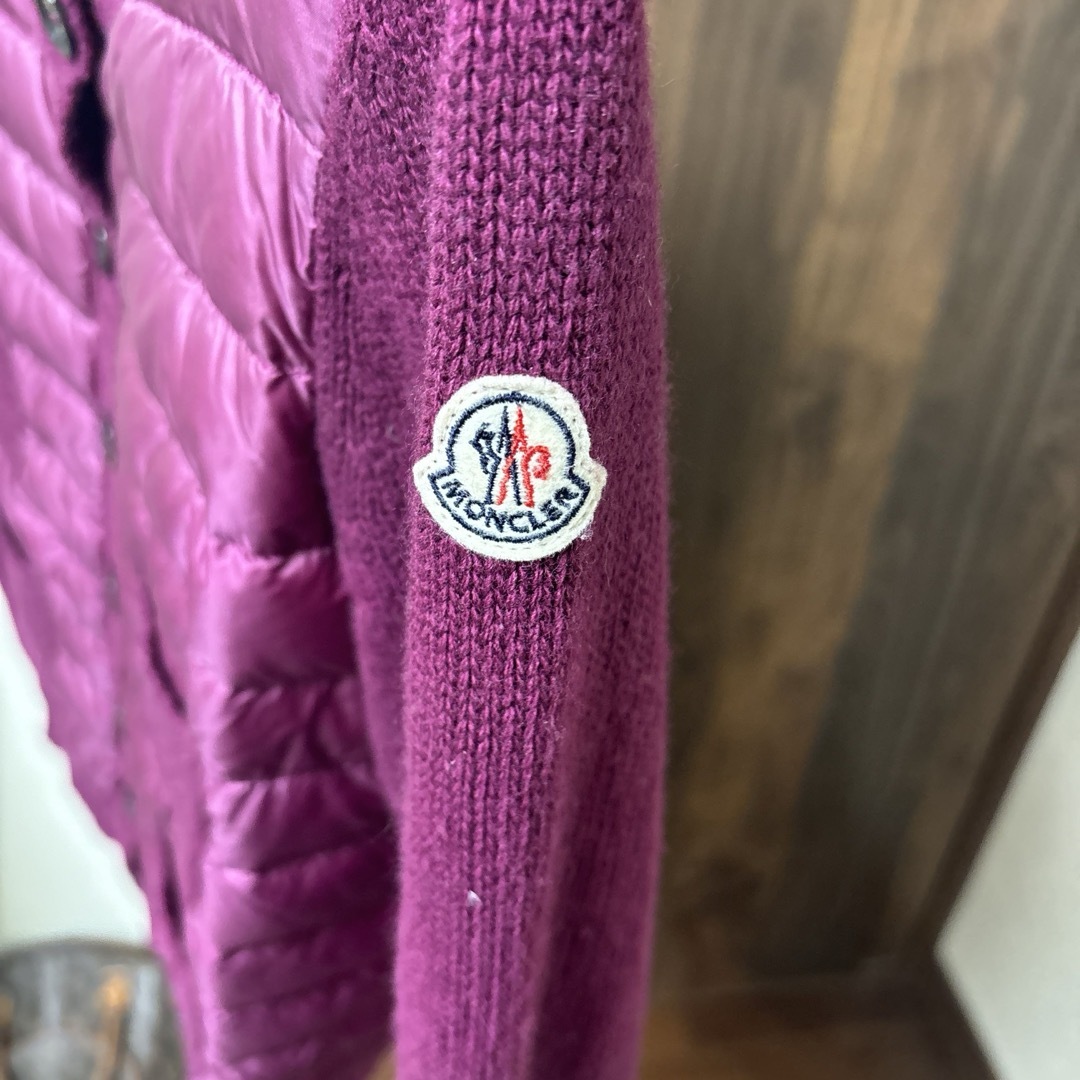 MONCLER(モンクレール)のモンクレール MAGLIONE TRICOT  ハイブリッド　ニットダウン レディースのトップス(カーディガン)の商品写真