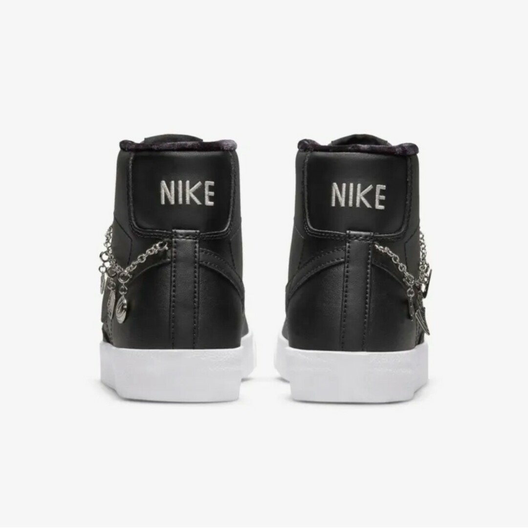 NIKE(ナイキ)の【美品】NIKE WMNS BLAZER BLACK PENDANTS 箱付き レディースの靴/シューズ(スニーカー)の商品写真