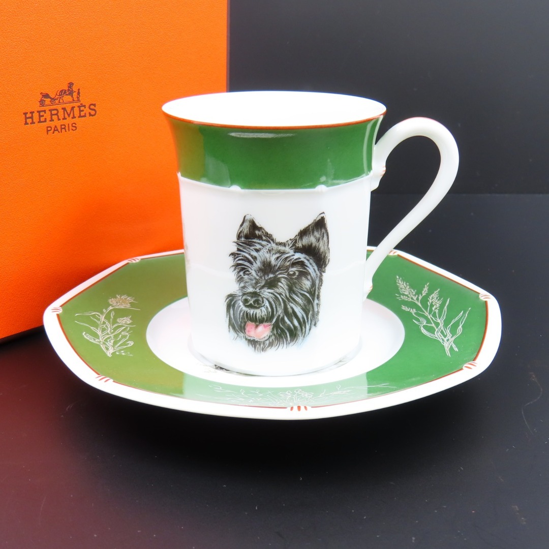 Hermes(エルメス)の未使用品 HERMES エルメス シャス グリーン スコッチテリア カップ＆ソーサー 犬 コップ 食器 陶器 ホワイト【中古】 インテリア/住まい/日用品のキッチン/食器(食器)の商品写真