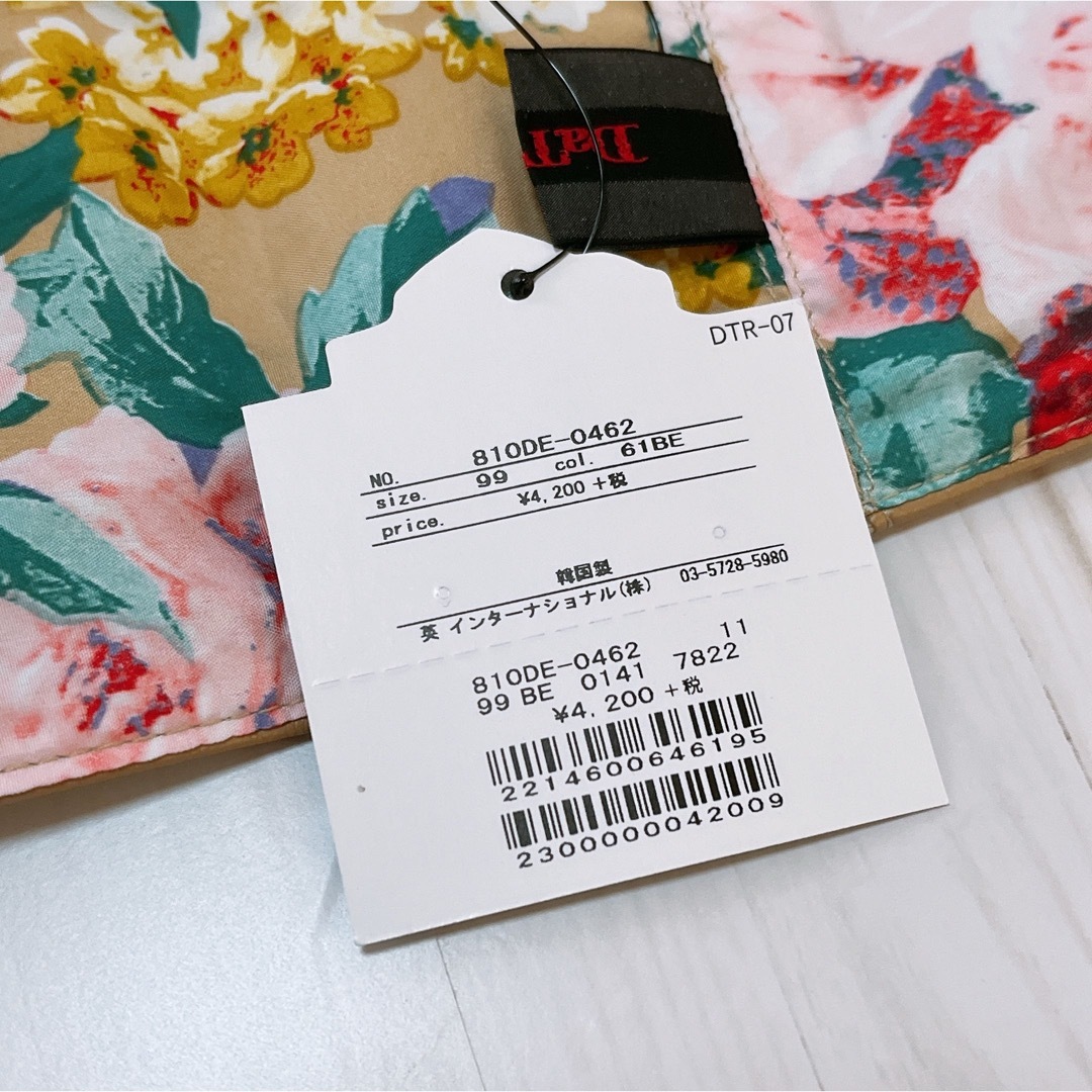 DaTuRa(ダチュラ)のDaTuRa ❤︎フラワー巻きベルト　新品タグ付き　リバーシブル　ベージュ レディースのファッション小物(ベルト)の商品写真