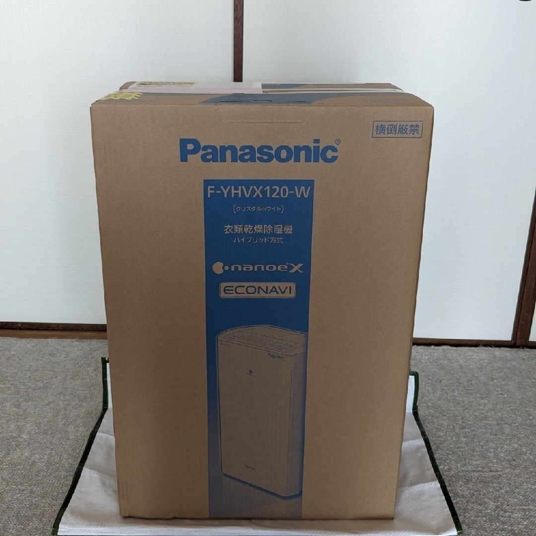 Panasonic(パナソニック)の新品未開封 Panasonic 衣類乾燥除湿機 F-YHVX120-W スマホ/家電/カメラの生活家電(加湿器/除湿機)の商品写真