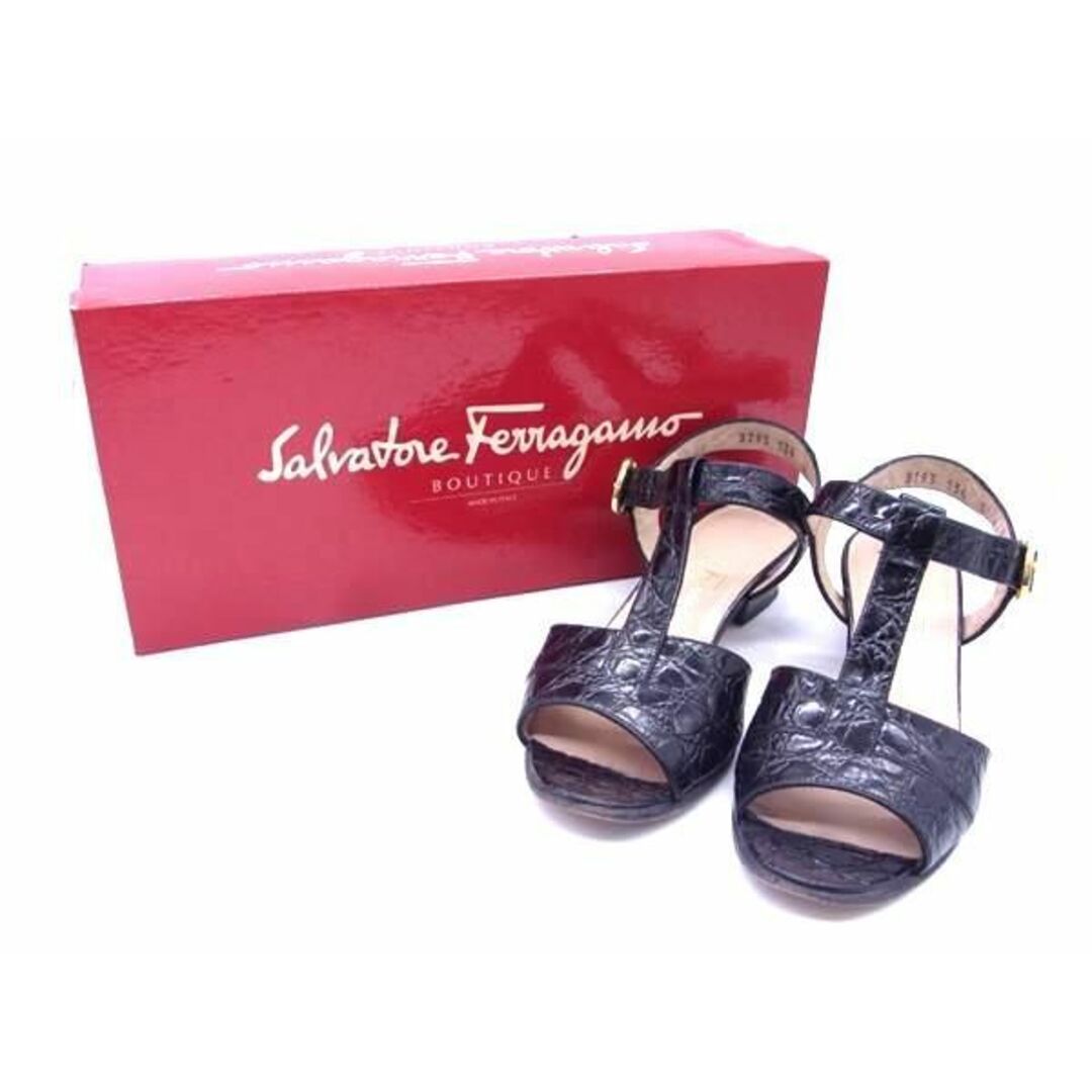 Salvatore Ferragamo(サルヴァトーレフェラガモ)の■美品■ Salvatore Ferragamo フェラガモ クロコダイル型押しレザー サンダル ヒール サイズ5(約22.0cm) 靴 シューズ ブラック系 DD0701 レディースの靴/シューズ(ハイヒール/パンプス)の商品写真