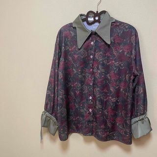 アメリヴィンテージ(Ameri VINTAGE)のPocher  ポシェ　花柄シャツ(シャツ/ブラウス(長袖/七分))