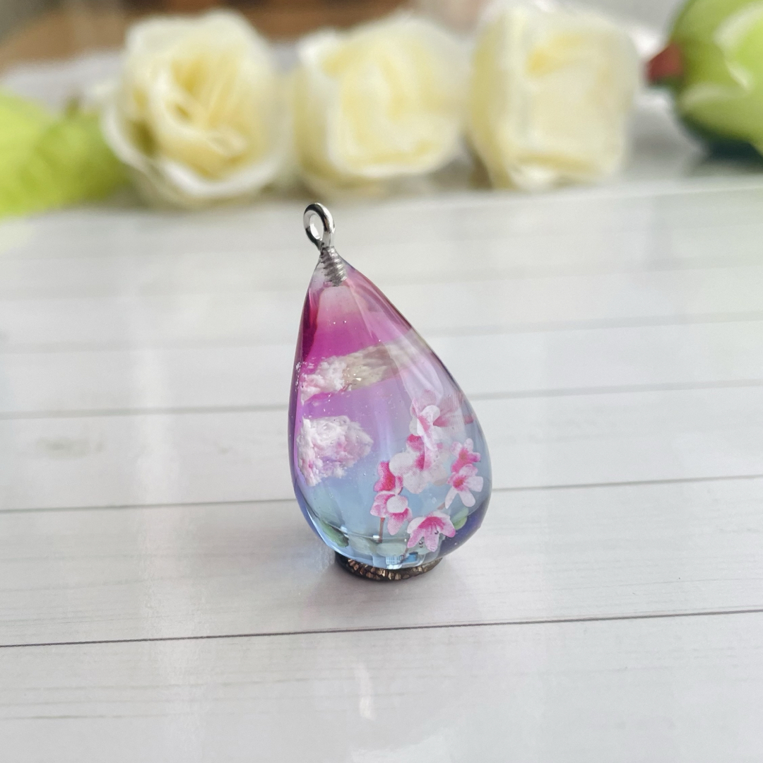 しずく 雫型 ハンドメイド レジンネックレス No.167 桜 ハンドメイドのアクセサリー(ネックレス)の商品写真