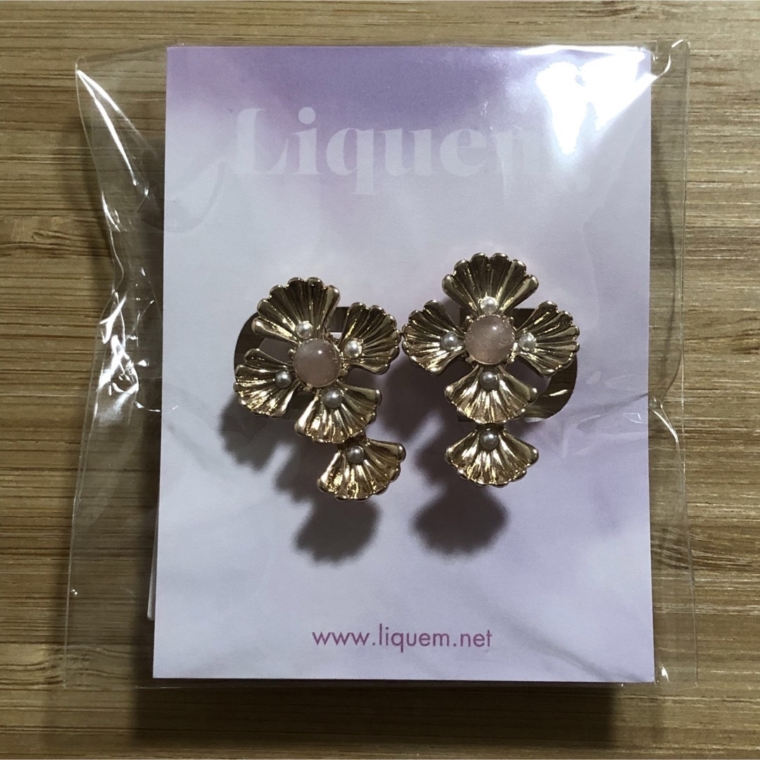 Liquem リキュエム シェルクロス イヤリング アクセサリー レディースのアクセサリー(イヤリング)の商品写真