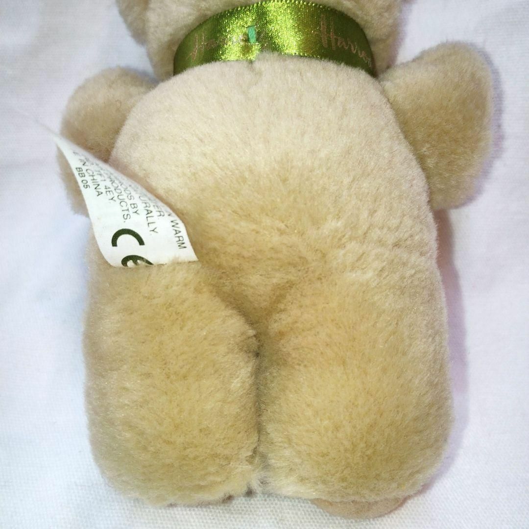Harrods(ハロッズ)の緑リボンのクマのぬいぐるみ　Harrods ハロッズ エンタメ/ホビーのおもちゃ/ぬいぐるみ(ぬいぐるみ)の商品写真