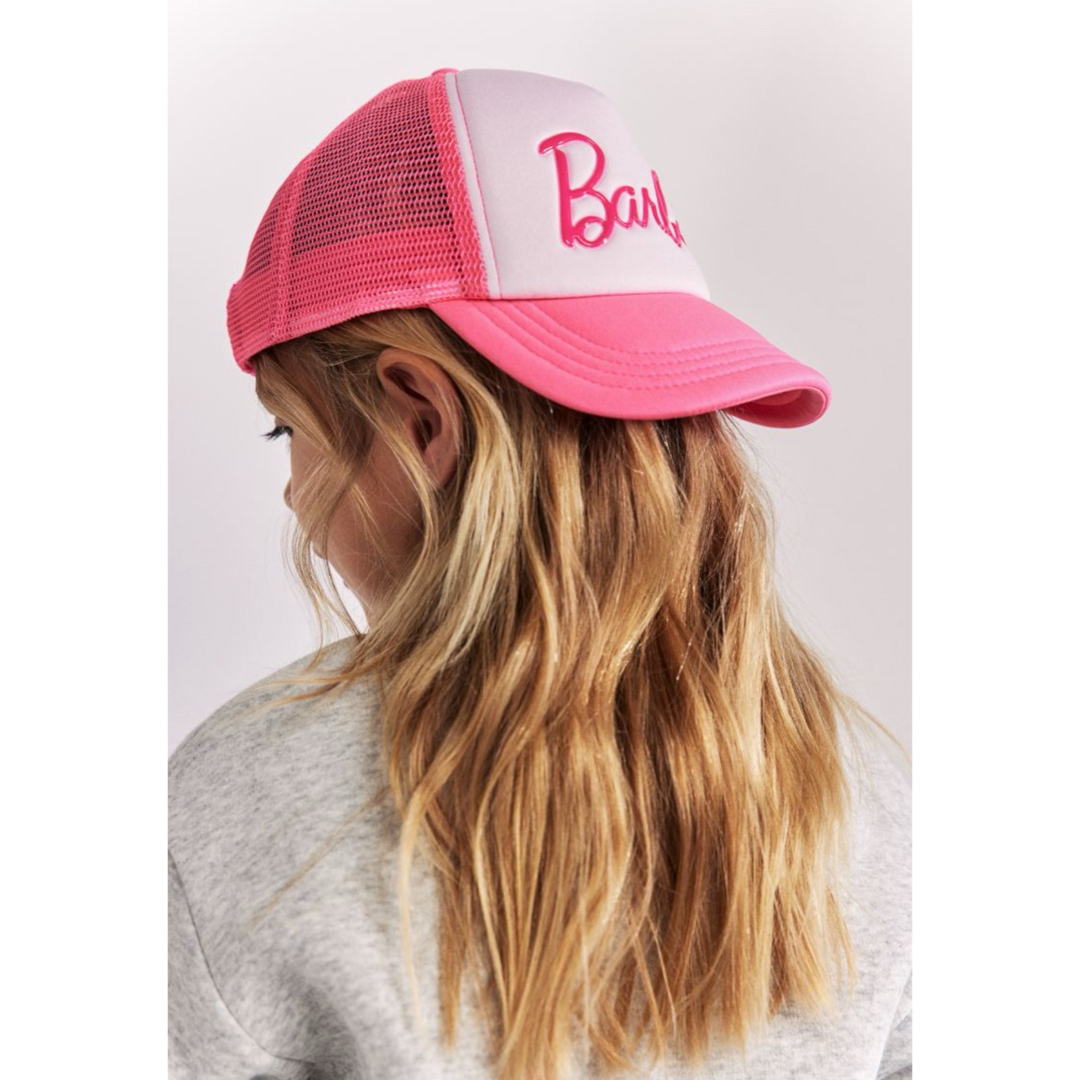 H&M(エイチアンドエム)の新品　バービー　キャップ キッズ/ベビー/マタニティのこども用ファッション小物(帽子)の商品写真