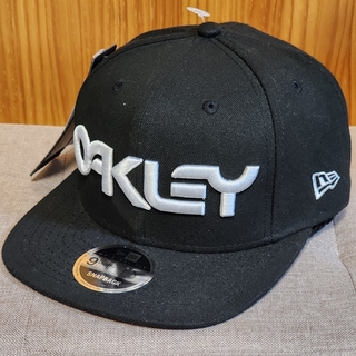 オークリー(Oakley)の新品 未使用 OAKLEY オークリー ストレートキャップ 黒 スナップバック(キャップ)