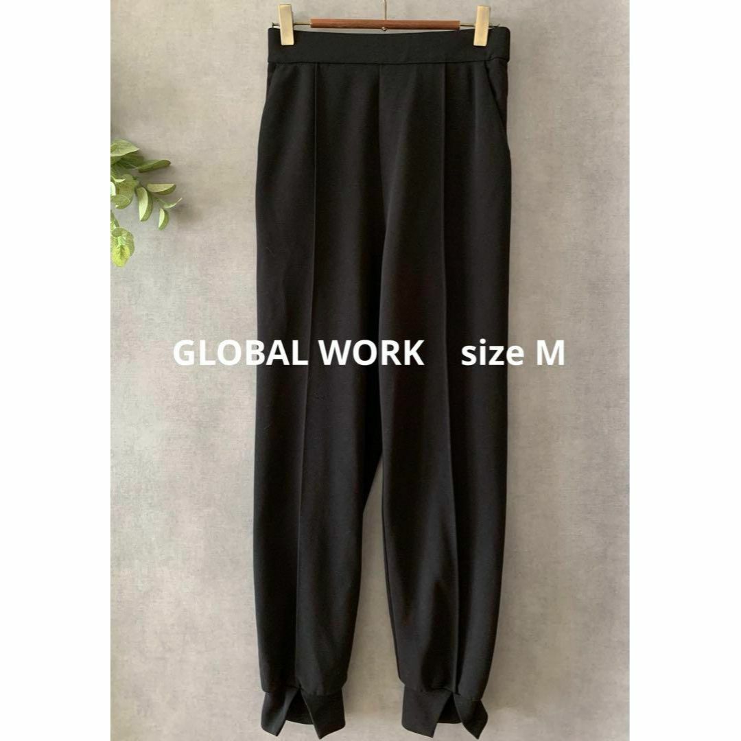 GLOBAL WORK(グローバルワーク)のGLOBAL WORK 黒ゴムパンツ ストレッチ スリット レディースのパンツ(カジュアルパンツ)の商品写真