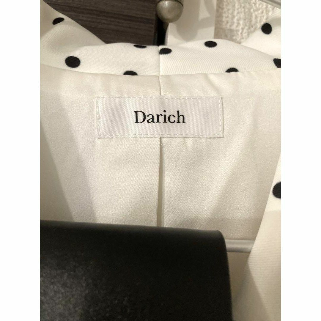 Darich(ダーリッチ)のダーリッチ ドットパフスリーブジャケットワンピース ホワイト ベルト付き レディースのワンピース(ひざ丈ワンピース)の商品写真