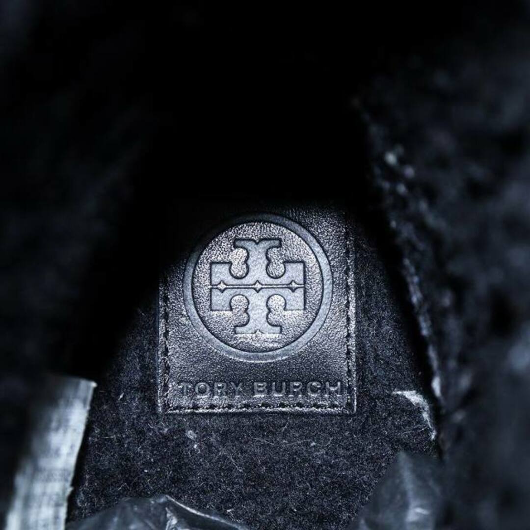 Tory Burch(トリーバーチ)のトリーバーチ ムートンブーツ ショート スエード ロゴ US8 25cm 黒 レディースの靴/シューズ(ブーツ)の商品写真