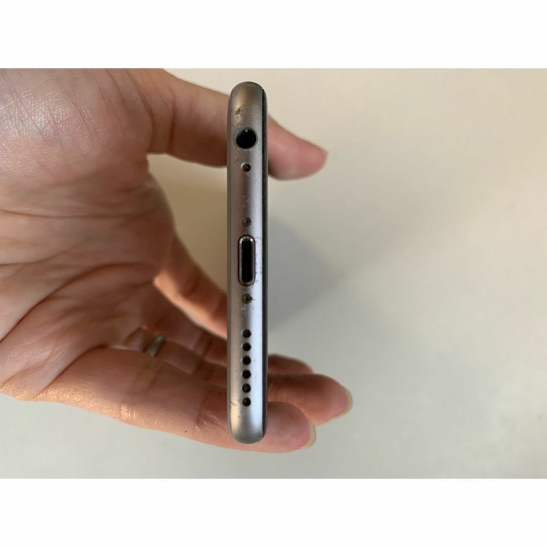 Apple(アップル)のiPhone 6s Silver 16GB スマホ/家電/カメラのスマートフォン/携帯電話(スマートフォン本体)の商品写真