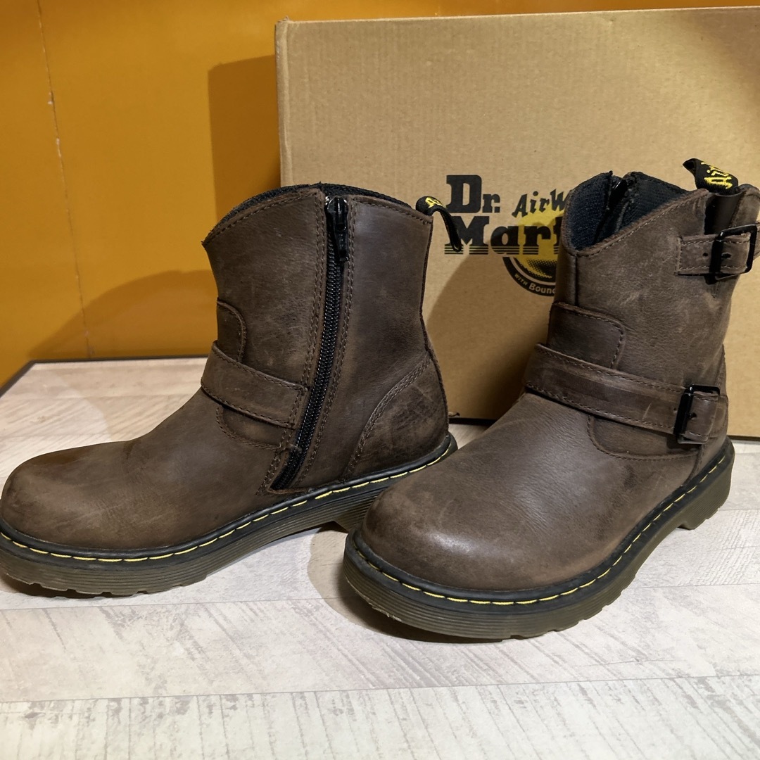 Dr.Martens(ドクターマーチン)のドクターマーチン　ブーツ　キッズ　UK1 キッズ/ベビー/マタニティのキッズ靴/シューズ(15cm~)(ブーツ)の商品写真