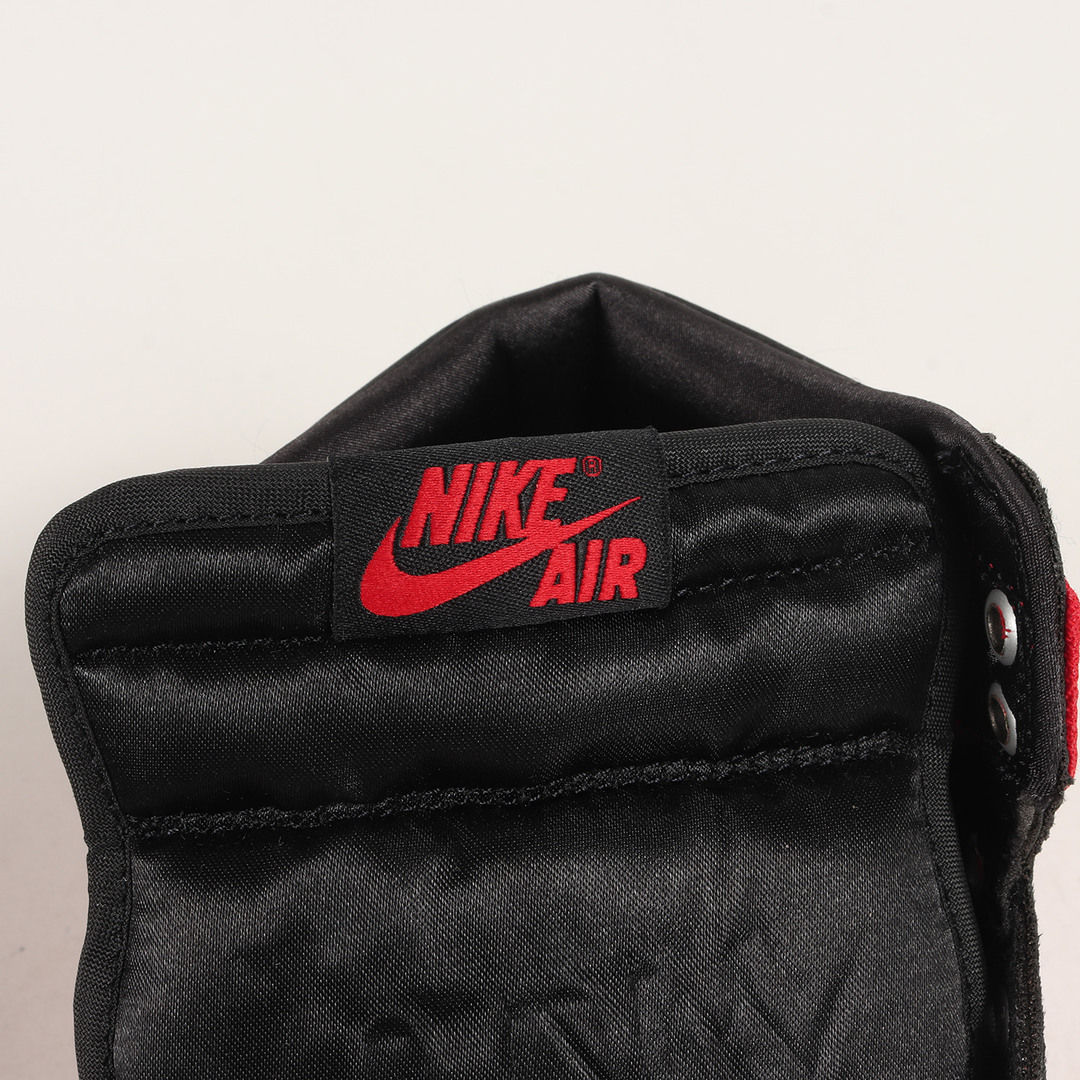 NIKE(ナイキ)の新品 NIKE ナイキ サイズ:26.0cm WMNS AIR JORDAN 1 RETRO HI OG SATIN BRED (FD4810-061) ウィメンズ エアジョーダン1 レトロ ハイ ブレッド ブラック ユニバーシティレッド WMNS US9 ハイカット スニーカー シューズ 靴【メンズ】 メンズの靴/シューズ(スニーカー)の商品写真