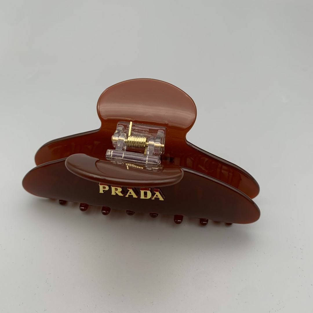 PRADA(プラダ)の特価！新品未使用　プラダヘアクリップ　PRADA　ヘアクリップ　10.5ｃｍ レディースのヘアアクセサリー(バレッタ/ヘアクリップ)の商品写真