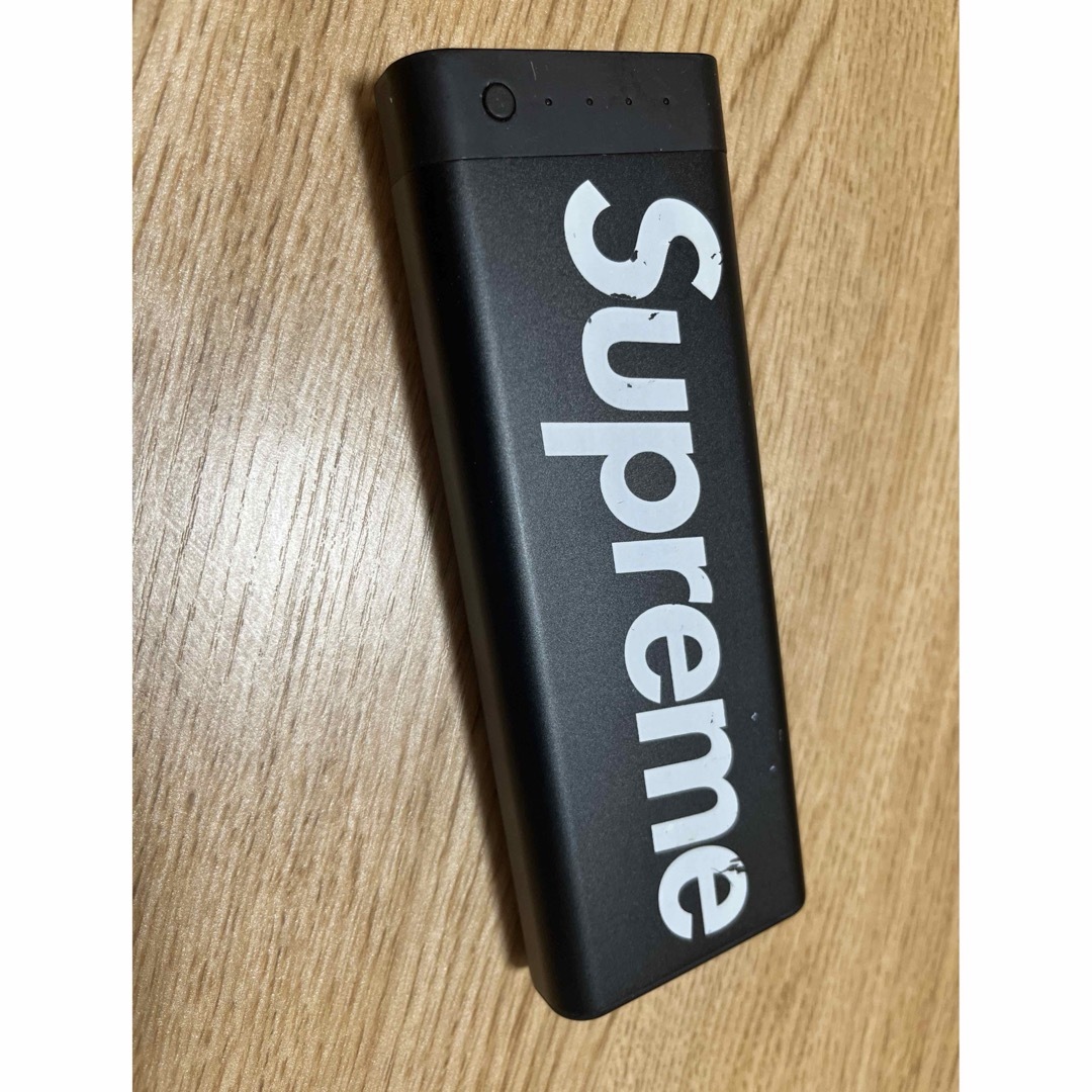 Supreme(シュプリーム)のSupreme モバイルバッテリー 20000mAh 中古稼働品 スマホ/家電/カメラのスマートフォン/携帯電話(バッテリー/充電器)の商品写真