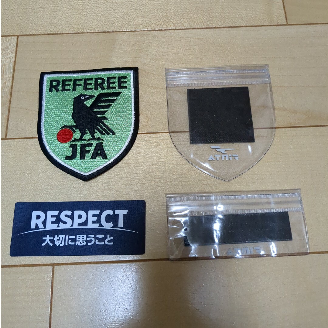 サッカー　レフリー　ワッペンセット（FINTAカバー付き） スポーツ/アウトドアのサッカー/フットサル(その他)の商品写真