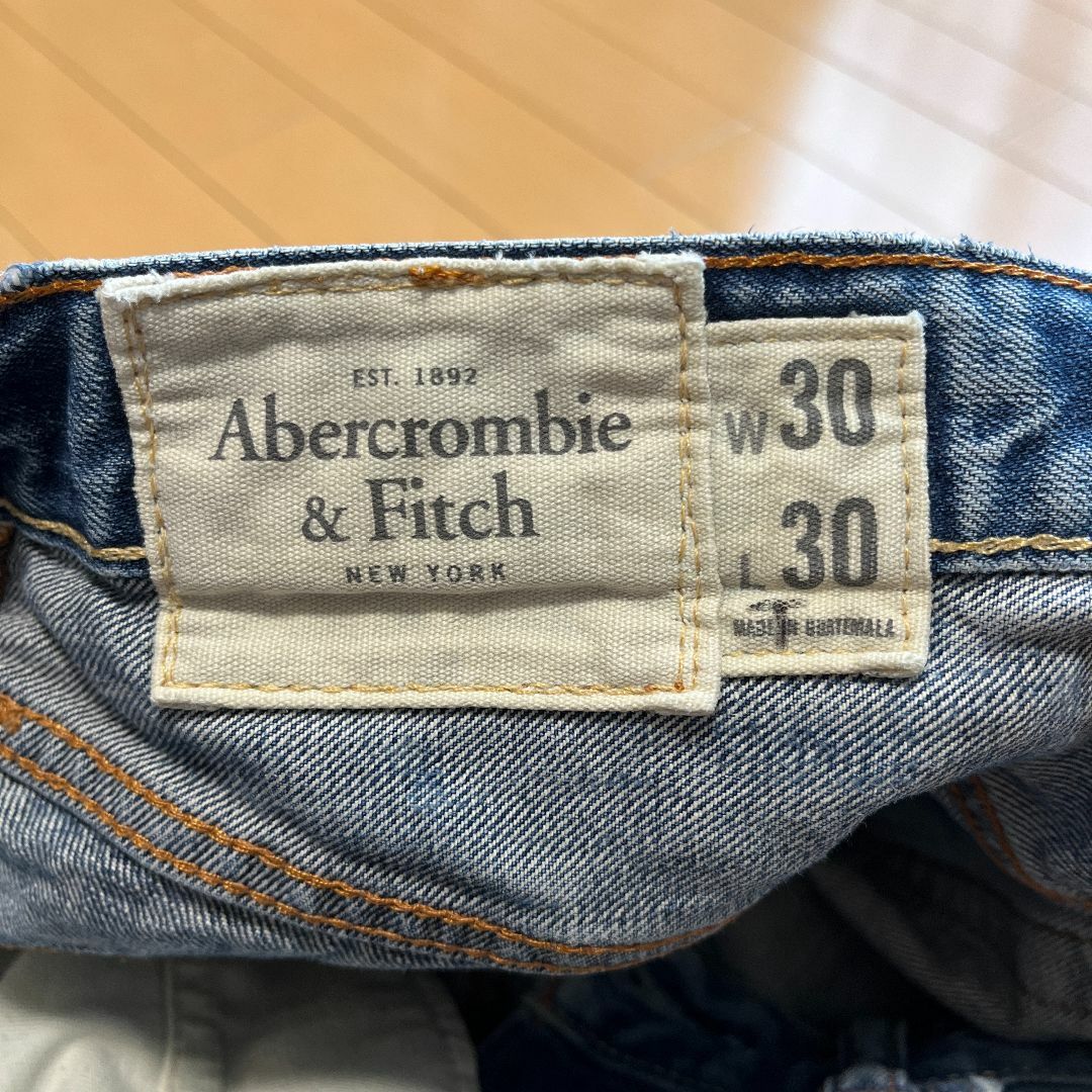 Abercrombie&Fitch(アバクロンビーアンドフィッチ)のAbercrombie&Fitch (w30L30) ダメージデニム ジーンズ メンズのパンツ(デニム/ジーンズ)の商品写真