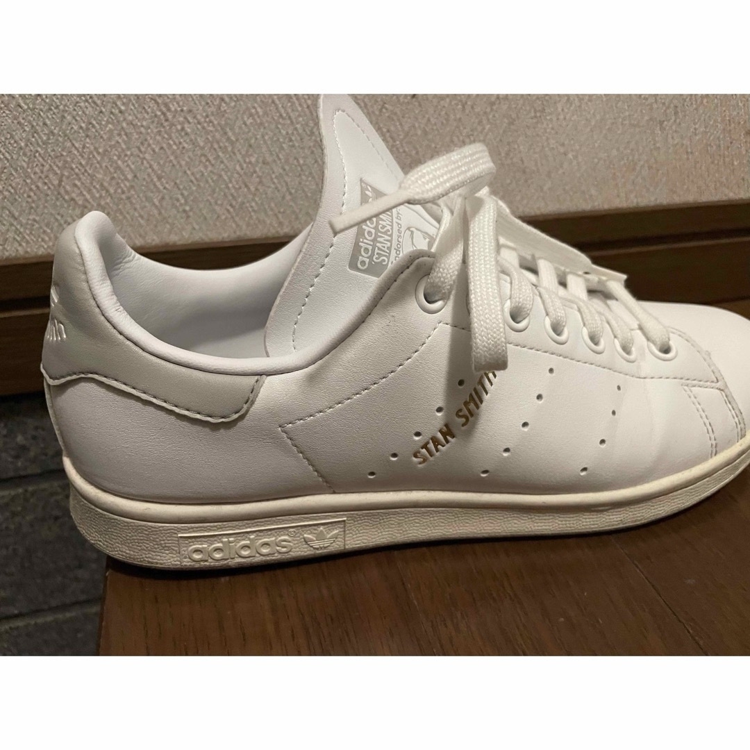 adidas(アディダス)のスタンスミス　 グレー　25.0cm レディースの靴/シューズ(スニーカー)の商品写真