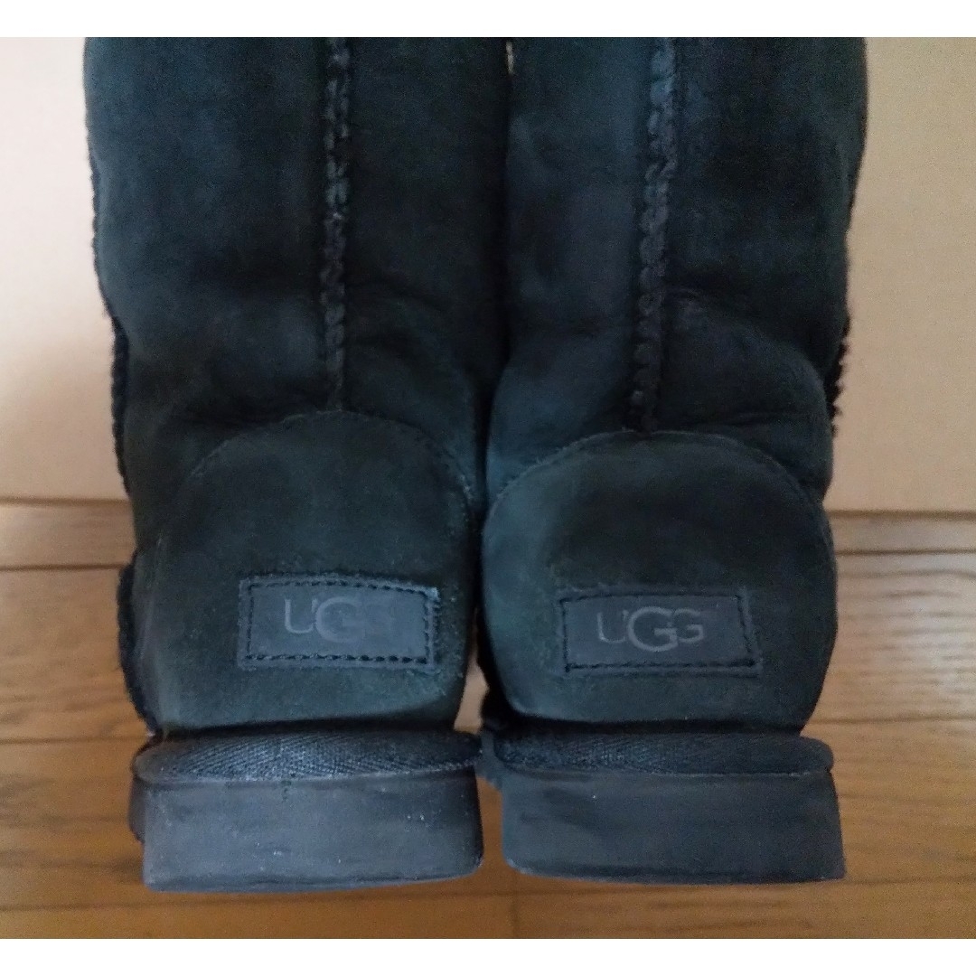UGG(アグ)のアグ 撥水 防汚 新クラッシックショート2 黒 23cm ムートンブーツ UGG レディースの靴/シューズ(ブーツ)の商品写真