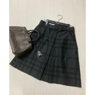 バーバリー(BURBERRY)の美品　バーバリー　ロンドン　スカート　チェック(ひざ丈スカート)