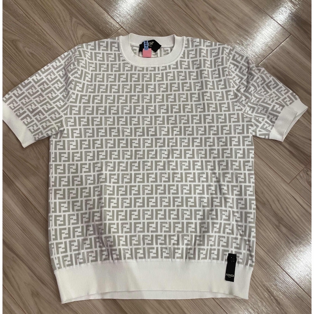 FENDI(フェンディ)のフェンディ　メンズニット メンズのトップス(Tシャツ/カットソー(半袖/袖なし))の商品写真