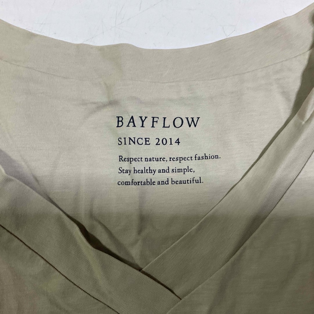 BAYFLOW(ベイフロー)のレディース　BAYFLOW Vネックシャツ レディースのトップス(Tシャツ(半袖/袖なし))の商品写真