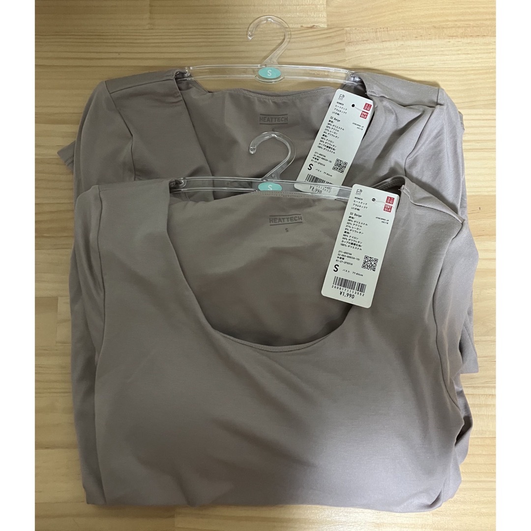 UNIQLO(ユニクロ)の【2枚】新品　ユニクロ　ヒートテックブラＵネックＴ（8分袖）ベージュ　Sサイズ レディースのトップス(Tシャツ(長袖/七分))の商品写真