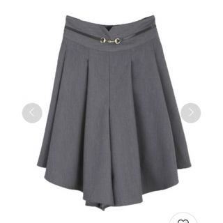 アクシーズファム(axes femme)のビットデザインタックパンツ グレー axes femme(ひざ丈スカート)