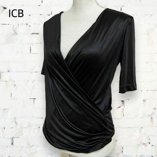 アイシービー(ICB)の美品＊ICB カシュクール カットソー 光沢感 とろみ ブラック S(カットソー(半袖/袖なし))