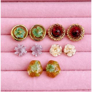 ハンドメイド　レジン　サージカルステンレスピアス　かすみ草　ミモザきた(ピアス)