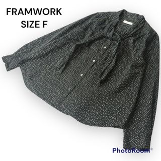 フレームワーク(FRAMeWORK)の【美品】FRAMeWORK 日本製 リボン襟 ドット柄 長袖シャツ ブラック F(シャツ/ブラウス(長袖/七分))