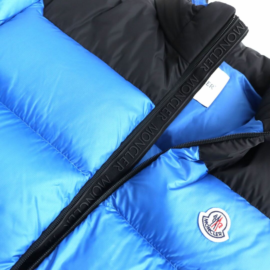 MONCLER(モンクレール)の未使用品△正規品 MONCLER モンクレール 22-23AW PEUPLIER ロゴパッチ付き ダウンジャケット メンズ COBALT ブルー×ブラック 3 ハンガー付 メンズのジャケット/アウター(ダウンジャケット)の商品写真