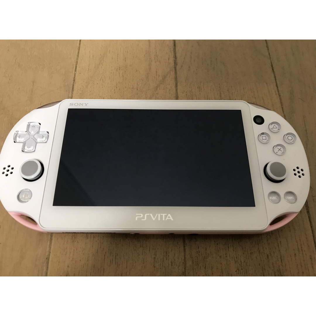 PlayStation Vita(プレイステーションヴィータ)のPlayStation vita PCH-2000 ピンク&ホワイト　ソフト付き エンタメ/ホビーのゲームソフト/ゲーム機本体(携帯用ゲーム機本体)の商品写真