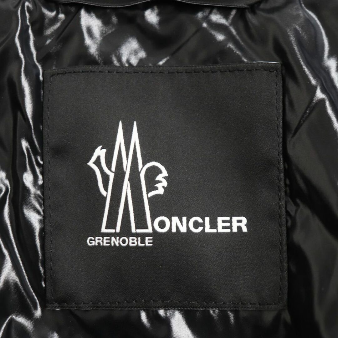 MONCLER(モンクレール)の極美品●MONCLER GRENOBLE モンクレールグルノーブル LIMMAT ロゴ総柄/ワッペン ダウンジャケット トリコロール 0 国内正規品 メンズ メンズのジャケット/アウター(ダウンジャケット)の商品写真