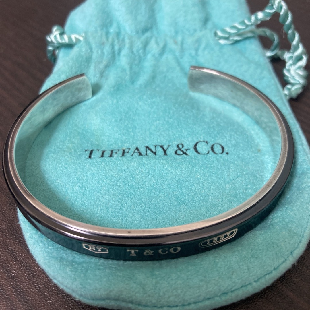 Tiffany & Co.(ティファニー)のティファニー 1837 バングル 925 ブラック Tiffany&Co. メンズのアクセサリー(バングル/リストバンド)の商品写真