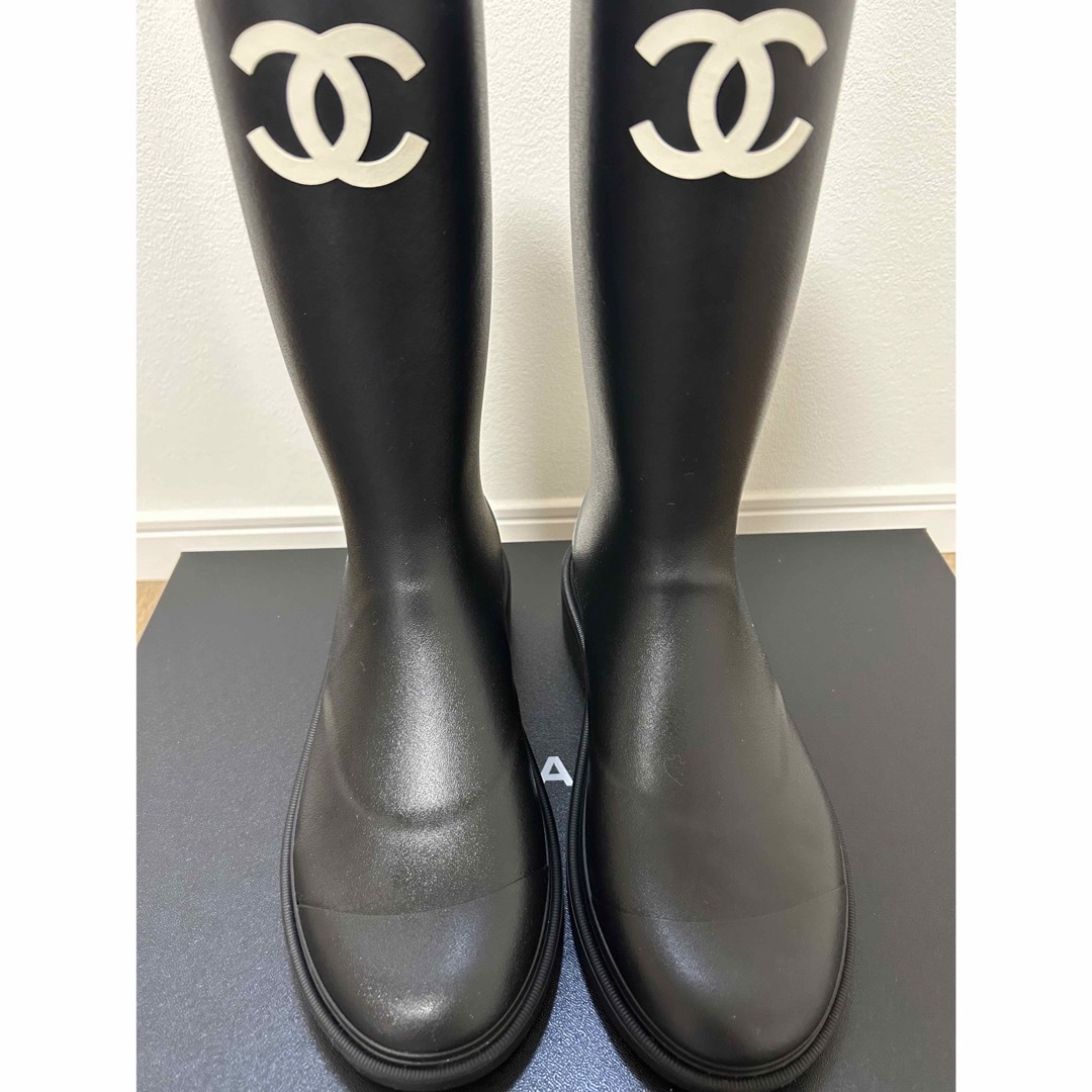 CHANEL(シャネル)のCHANEL　レインブーツ　39サイズ　新品　正規品　シャネル　シューズ レディースの靴/シューズ(レインブーツ/長靴)の商品写真