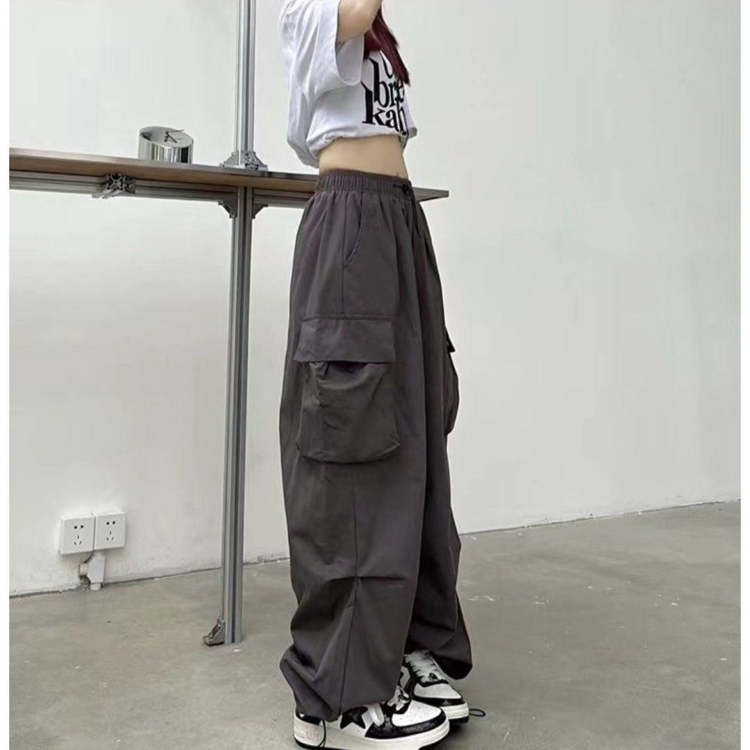 XL カーゴパンツ グレー 男女兼用 ワイドパンツ ストリート 韓国 原宿風  レディースのパンツ(ワークパンツ/カーゴパンツ)の商品写真