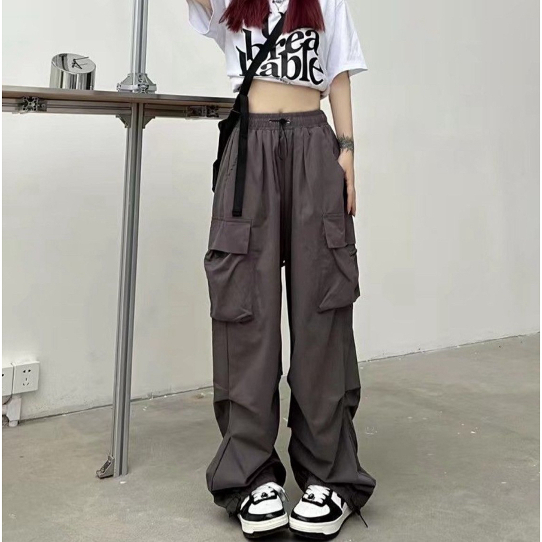 XL カーゴパンツ グレー 男女兼用 ワイドパンツ ストリート 韓国 原宿風  レディースのパンツ(ワークパンツ/カーゴパンツ)の商品写真