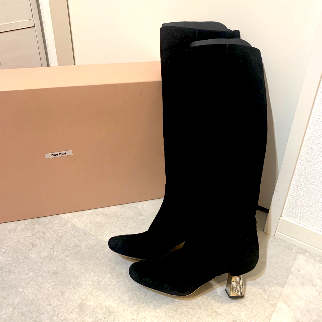 miumiu(ミュウミュウ)のミュウミュウ ビジューロングブーツ ブラック 24cm レディースの靴/シューズ(ブーツ)の商品写真