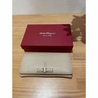 サルヴァトーレフェラガモ(Salvatore Ferragamo)のフェラガモ　ベージュ長財布(財布)