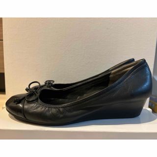 コールハーン(Cole Haan)のCOLE HAAN ブラック　パンプス  サイズ8 (ハイヒール/パンプス)