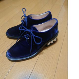 ニコラスカークウッド(Nicholas Kirkwood)のニコラスカークウッド★パールレースアップシューズ★ベロア★ネイビー★size35(ローファー/革靴)