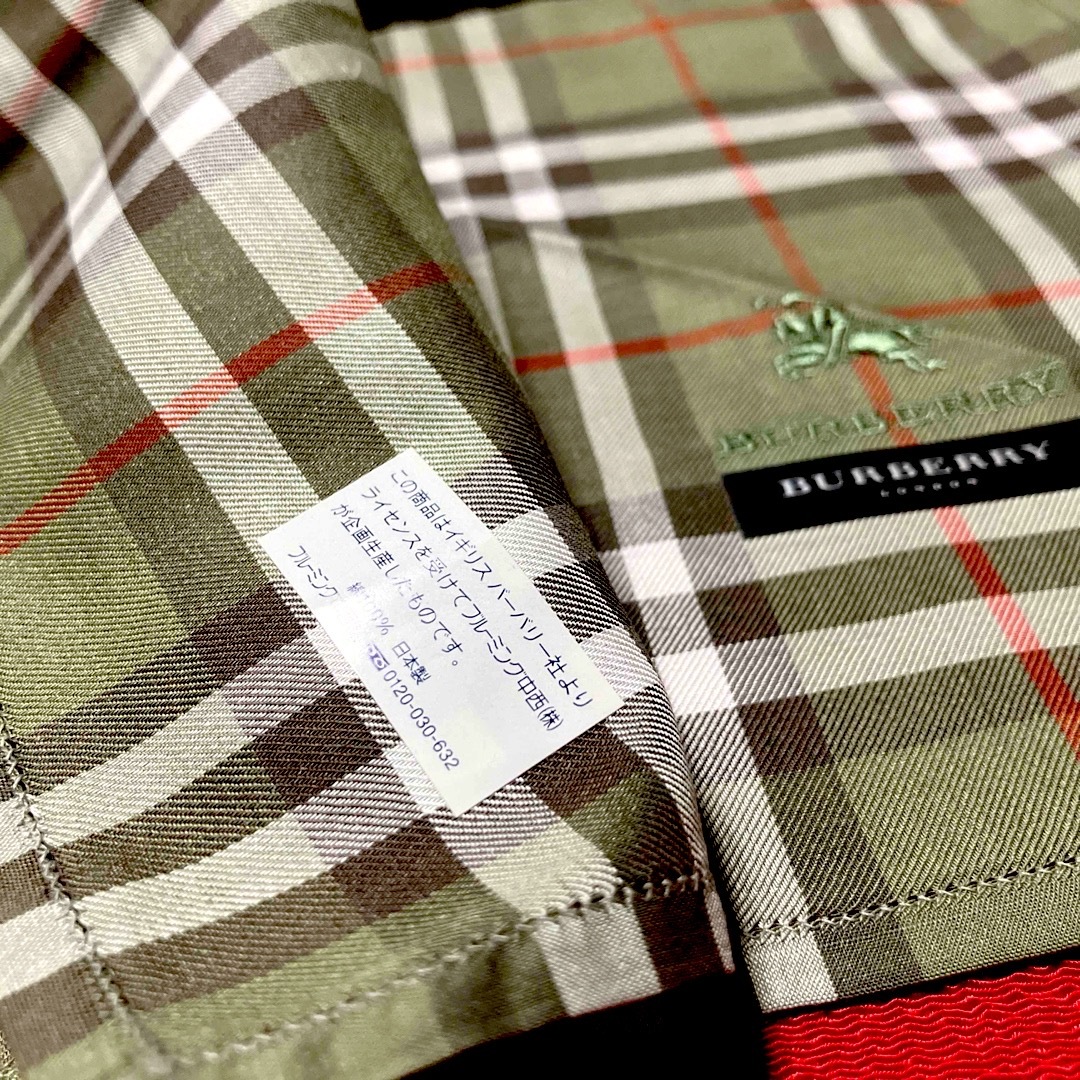 BURBERRY(バーバリー)のBURBERRY ハンカチ　ノバチェック透かし柄　グリーン系チェック　新品未使用 レディースのファッション小物(ハンカチ)の商品写真