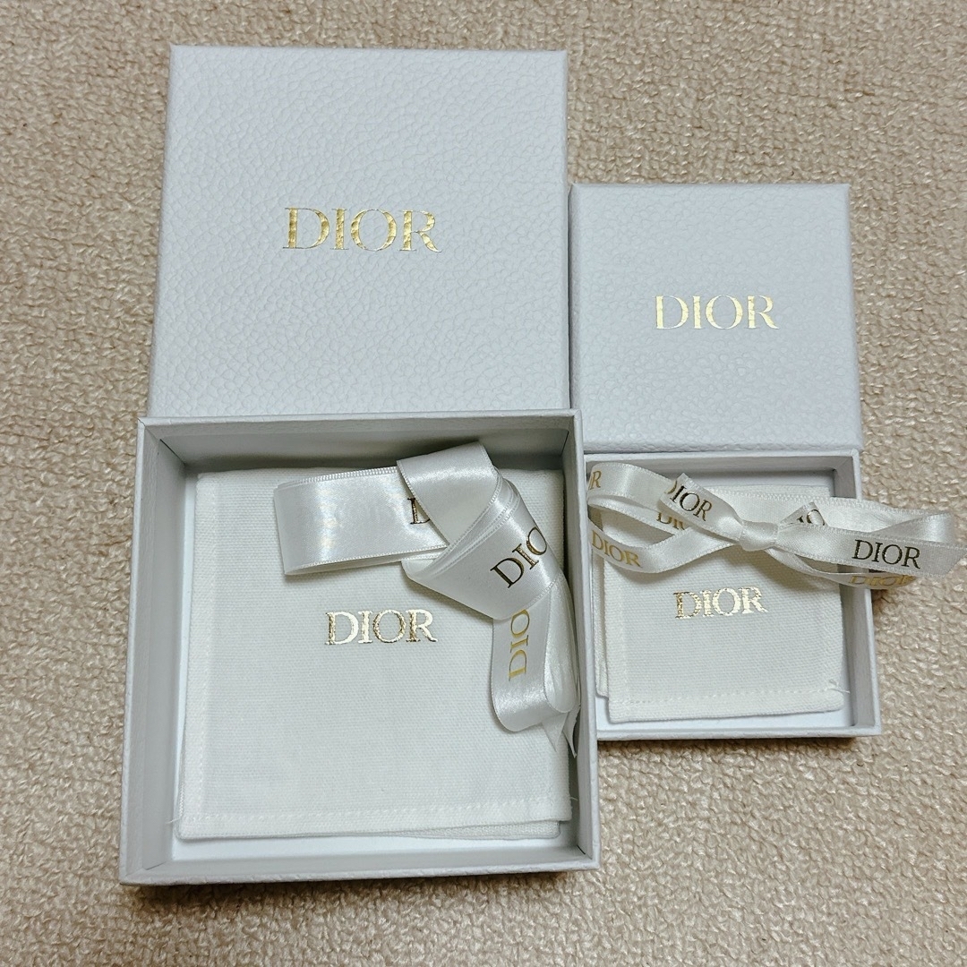 Dior(ディオール)のDior ピアス・ネックレス空箱 インテリア/住まい/日用品のオフィス用品(ラッピング/包装)の商品写真