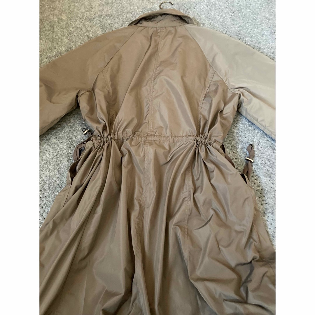新品未使用品　大きいサイズ　ロングコート　15ARモカ　撥水加工 レディースのジャケット/アウター(ロングコート)の商品写真