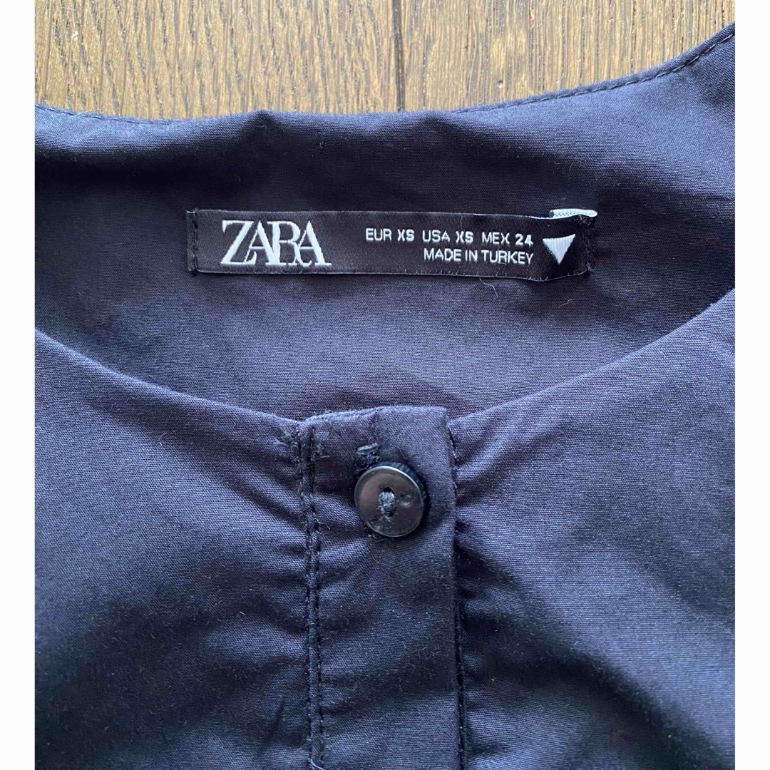 ZARA(ザラ)のZARA フリルブラウス レディースのトップス(シャツ/ブラウス(長袖/七分))の商品写真