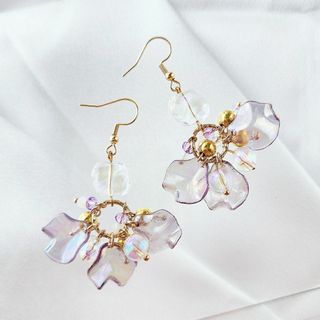 クリスタルガラス　花びら　揺れる　ピアス　イヤリング　ハンドメイド(イヤリング)