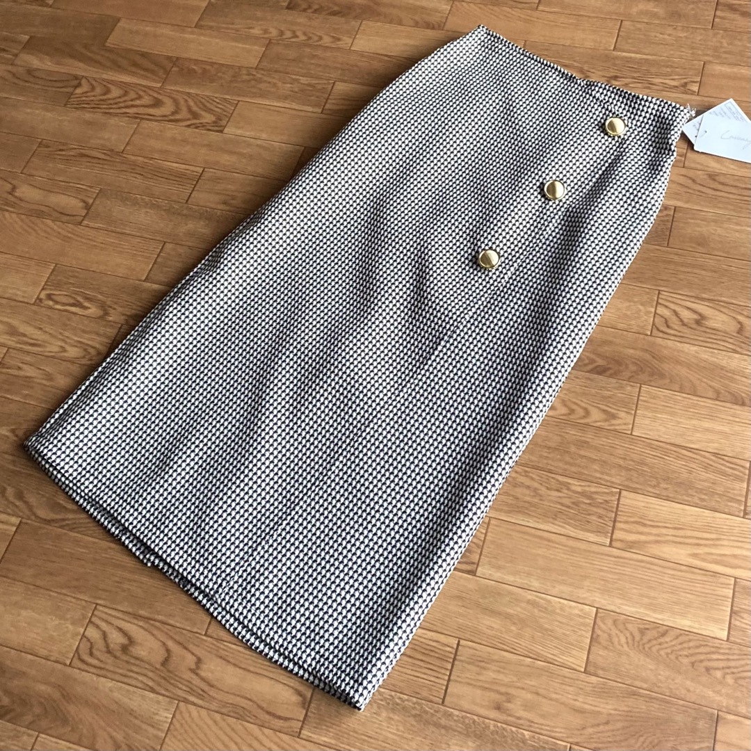 Laveange(ラビアンジェ)の新品 LAVEANGE ゴールド釦サマーツイードスカート レディースのスカート(ロングスカート)の商品写真
